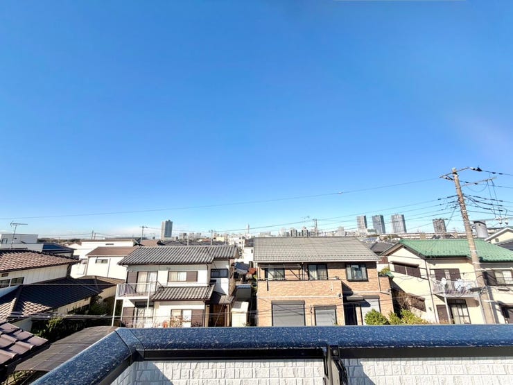 屋上からは周囲の景色を一望できます。