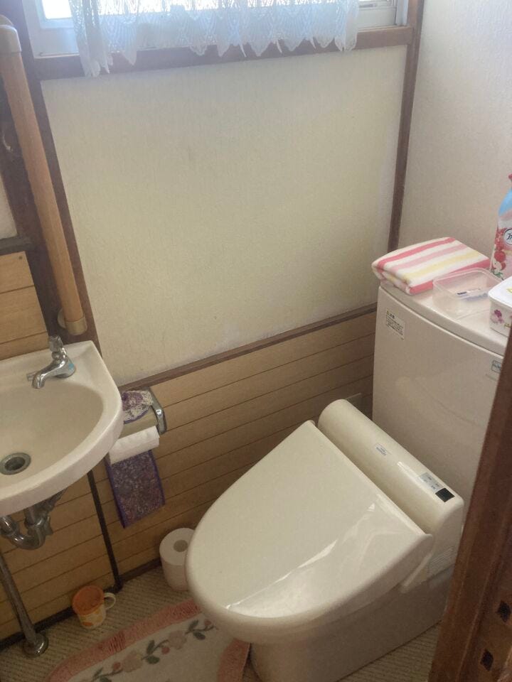 ついつい長居してしまうトイレ
人はなぜ狭い場所にいると落ち着いてしまうんでしょう・・・