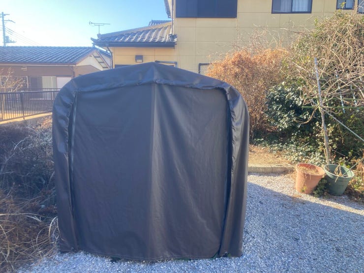 簡単な荷物なら外でも保管できます♪