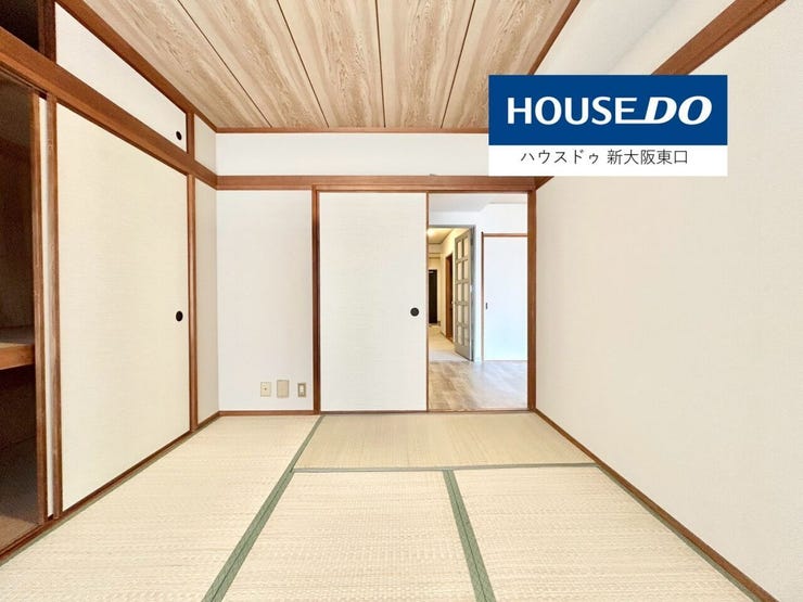 東向きのバルコニーがあり押入れがある6帖の和室です。