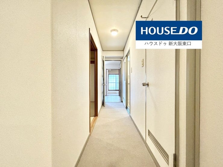 玄関からの廊下です。