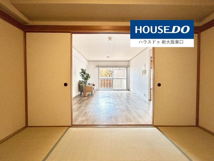 押入れがある6帖の和室です。
隣は15帖のLDKです。