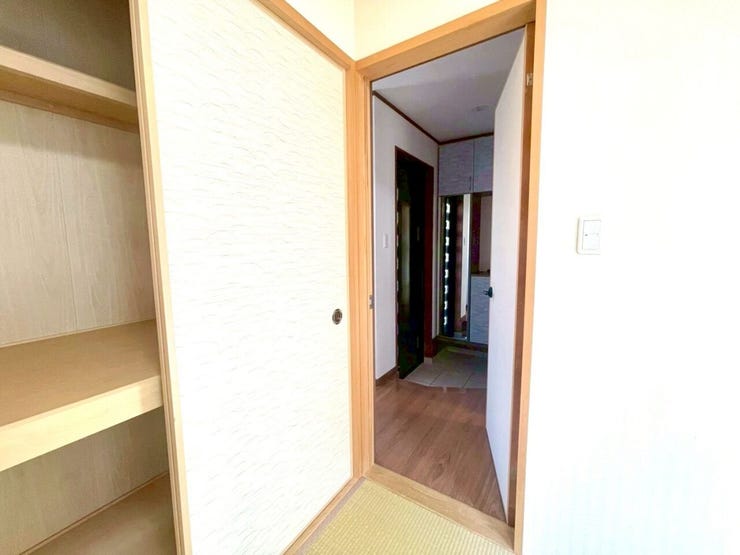 和室からそのまま玄関にも出れるので動線も便利ですね