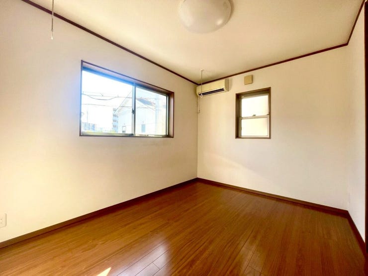 寝室としてもお使いいただける十分な広さの洋室です!