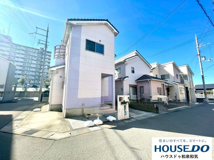 【外観】
淡い紫の外観が特徴的な3SLDKの綺麗なお家です!