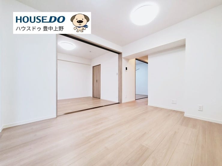 バルコニーに面したリビングダイニングキッチンです!隣室との仕切りを開ければ23.8帖と広く、快適に過ごせます!