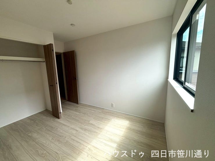 2階5.2帖の洋室(別角度)