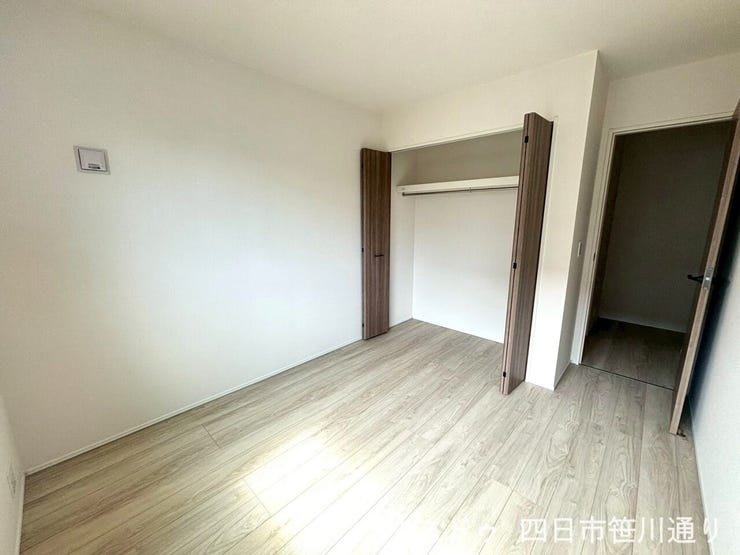 2階5.2帖の洋室(別角度)