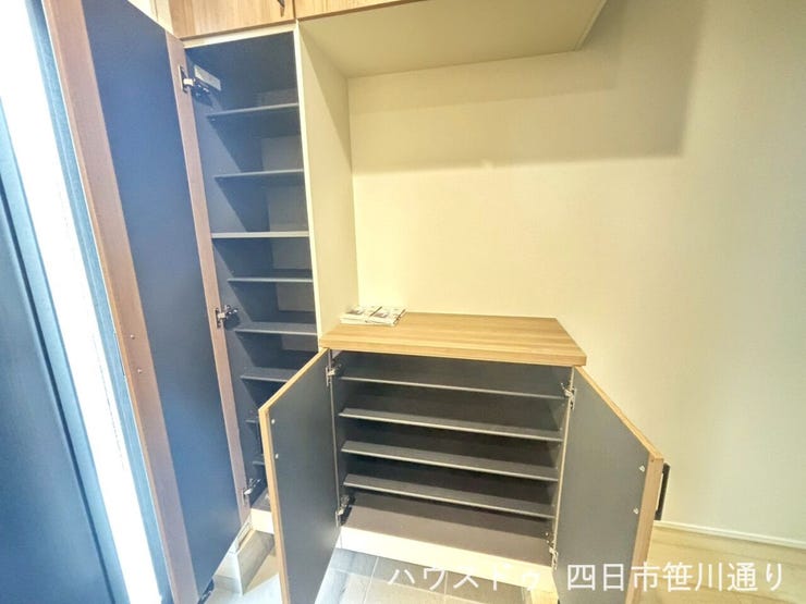 収納豊富な玄関収納