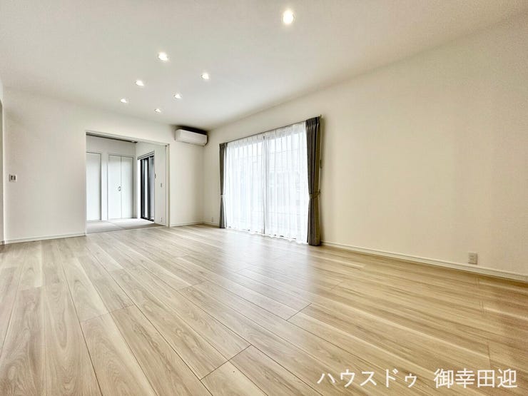 ■□■安らぎと笑顔の中心地■□■陽光が優しく降り注ぎ、会話が自然と弾む。ここでは、毎日が特別な時間へと変わります。