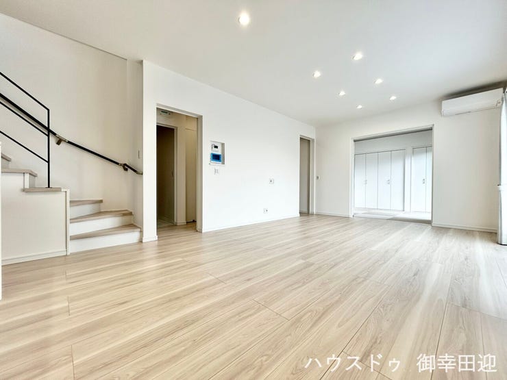 ■□■安らぎと笑顔の中心地■□■陽光が優しく降り注ぎ、会話が自然と弾む。ここでは、毎日が特別な時間へと変わります。