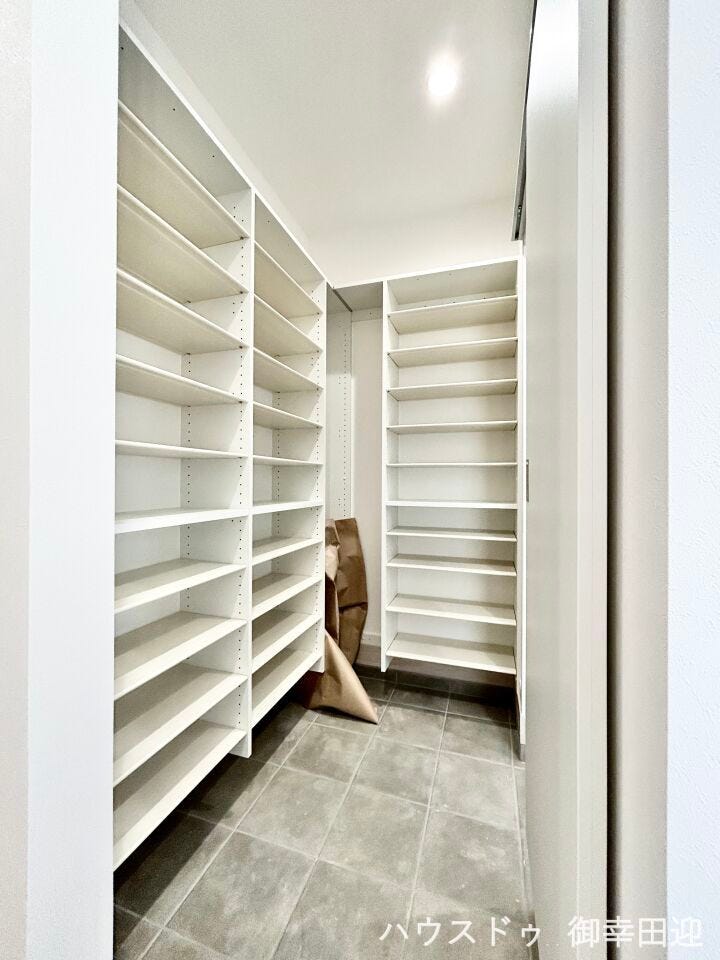 ■□■シューズクローク■□■必要なものを必要な場所に。家全体で考えられた収納計画が、ゆとりある生活を実現します。