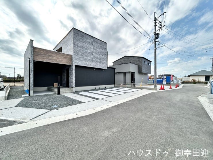 ■□■理想を叶える、新しい暮らしの舞台■□■高いデザイン性と機能性を兼ね備えた住まい。ここで、家族の新しい物語が始まります。