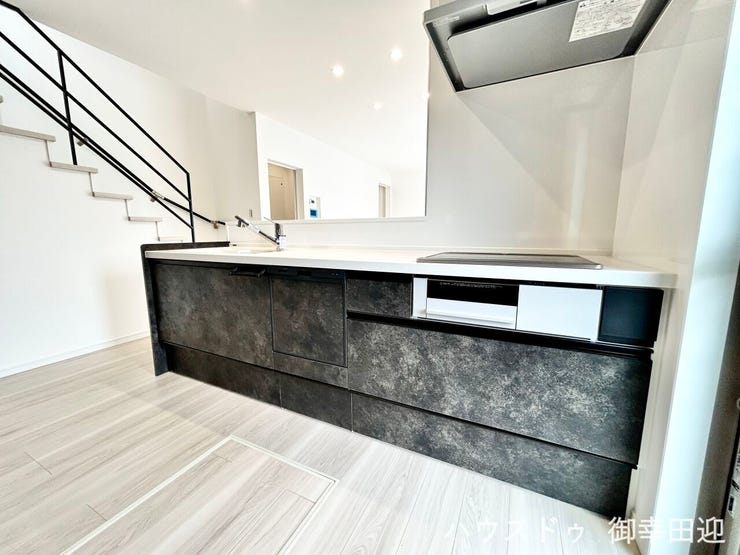 ■□■家族の「美味しい」が集まる、喜びを生み出す舞台■□■高い機能性と美しいデザインを両立。料理する人も、待つ人も、笑顔になれる場所です。