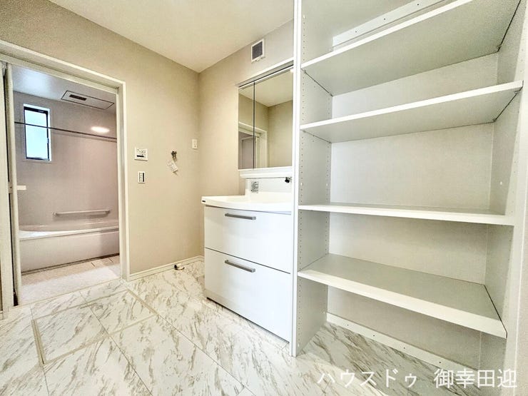 ■□■清々しいリフレッシュ空間■□■自分を磨き、気持ちを切り替える。心地よい光が差し込むプライベートスペース。