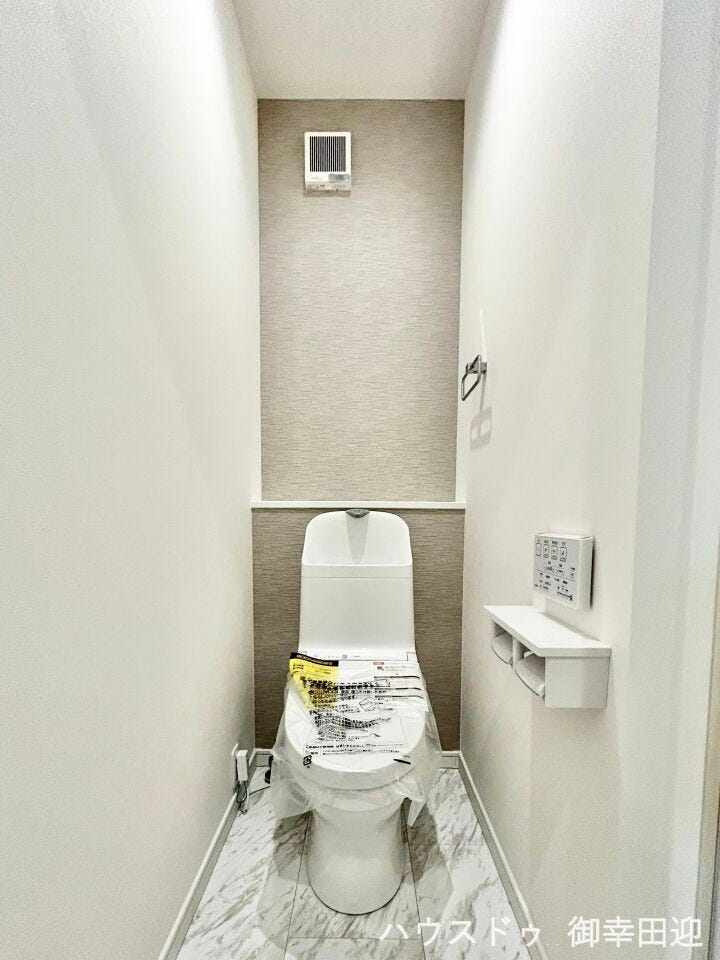 ■□■安らぎのひとときを提供する場所■□■清潔さと静けさを両立した空間。心落ち着くひとときを過ごせる、プライベートなレストルームです。