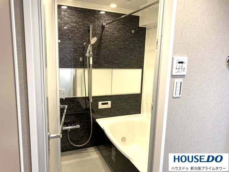 モダンなカラーでコーディネートされた浴室♪