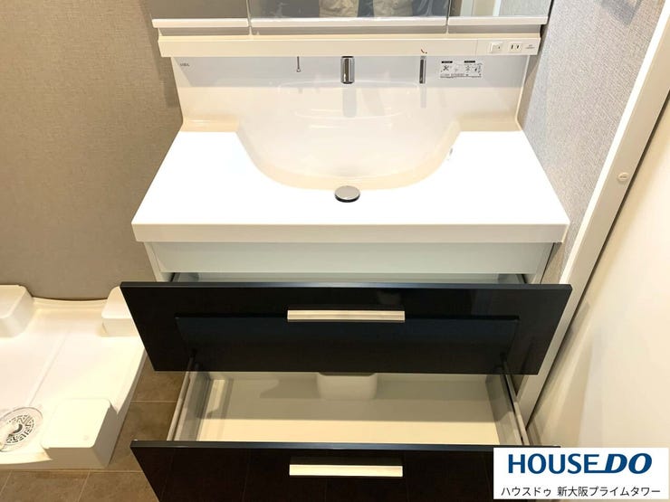 大きな洗面ボウルと大容量の引き出し収納でお手入れも楽々♪