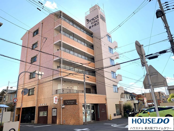 【外観】
駅徒歩2分の好立地に佇む高級感溢れる建物です。好立地ながら日当たりも眺望も良好で快適な暮らしを送ることができます。