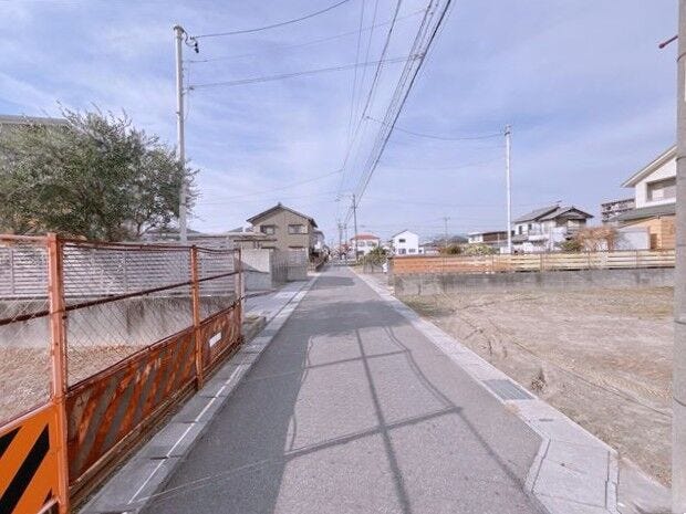 スーパーやコンビニも近く生活のしやすいエリアです。甚目寺観音までのお散歩も楽しめます。