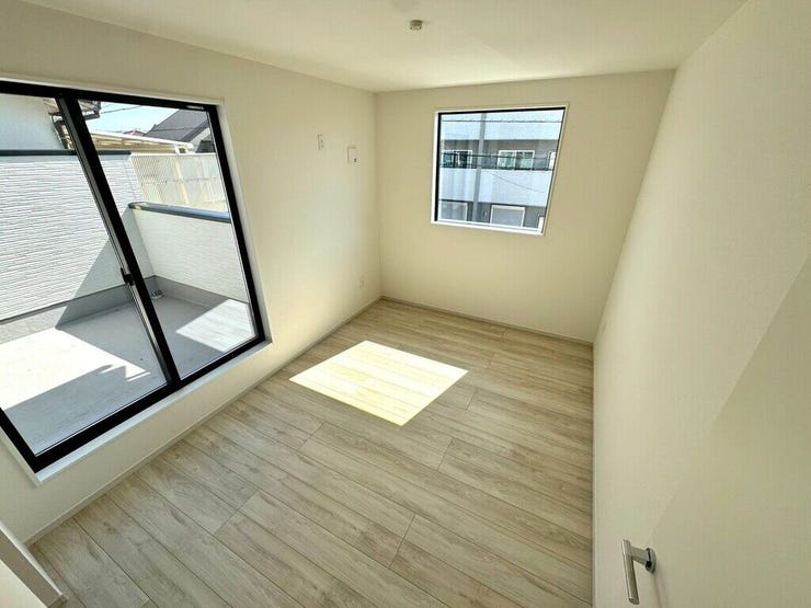 【Bedroom】ベッドとデスクを置いてもゆとりのある、使い勝手の良い広さの洋室です。