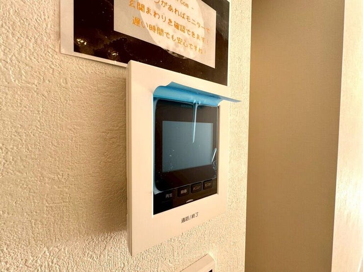 【Facilities】来訪者を確認できるモニター付きインターホンで、防犯面も安心です。
