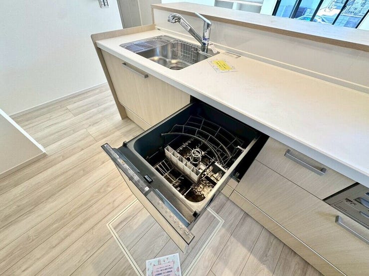 【kitchen】家事の時短に便利な食洗機付き。手洗い不要で毎日の負担を軽減します。