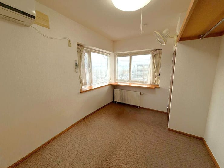 ◆洋室◆
自由な発想でアレンジ可能。自分だけの空間を作り上げましょう!どのお部屋にするかを、決めるのも引っ越しの醍醐味ですよね☆14部屋あるので、どのお部屋にしようか迷っちゃう♪