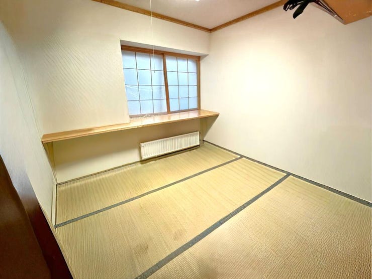 ◆和室◆
出窓付きの和室は、客間や書斎、趣味の空間など多用途に活用可能。落ち着いた雰囲気と採光の良さで、毎日の暮らしに上質な居心地をプラスします☆お問い合わせお待ちしております♪