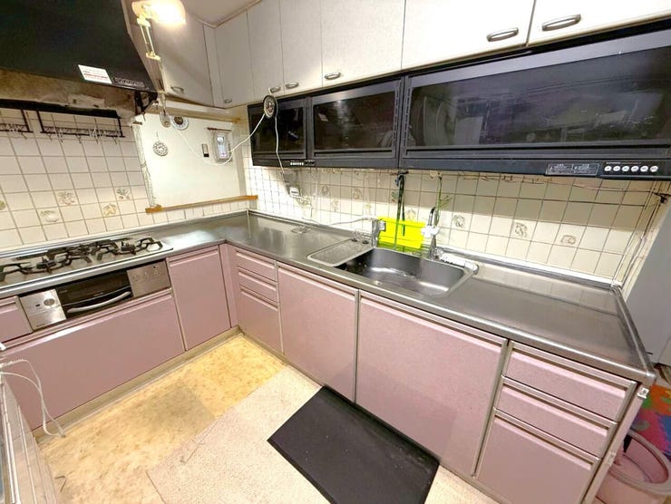 ◆キッチン◆
L字型システムキッチンは効率的な作業スペースと使いやすさを兼ね備え、調理のストレスを軽減します!食材や調理器具を手の届く範囲に設置し、料理の流れをスムーズにします♪快適なキッチン空間☆