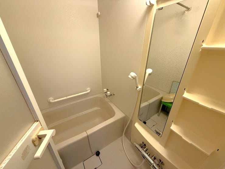 ◆浴室◆
浴室が2ヶ所あるゆとりの住まい。入浴時間が重なってもスムーズに使え、来客時にも便利。生活リズムに合わせて使い分けできる、快適性と利便性を備えた嬉しい設備です♪お気軽にお問い合わせください!