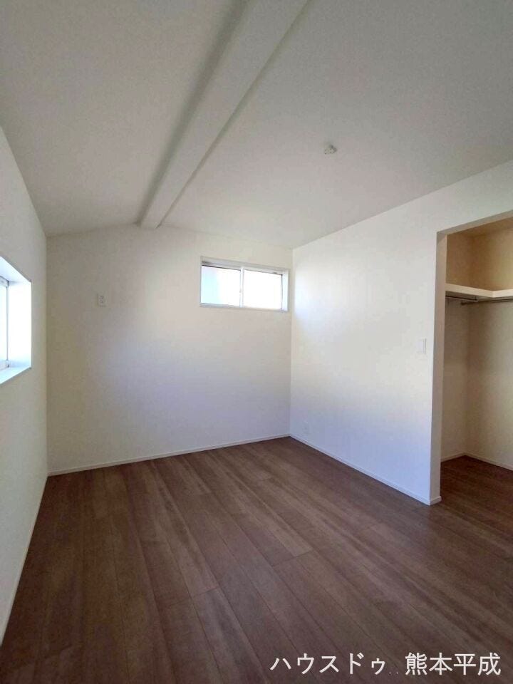 各部屋に1つずつ収納スペースがあります