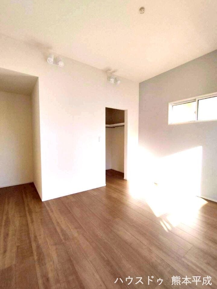 お掃除のしやすいフローリングの部屋です