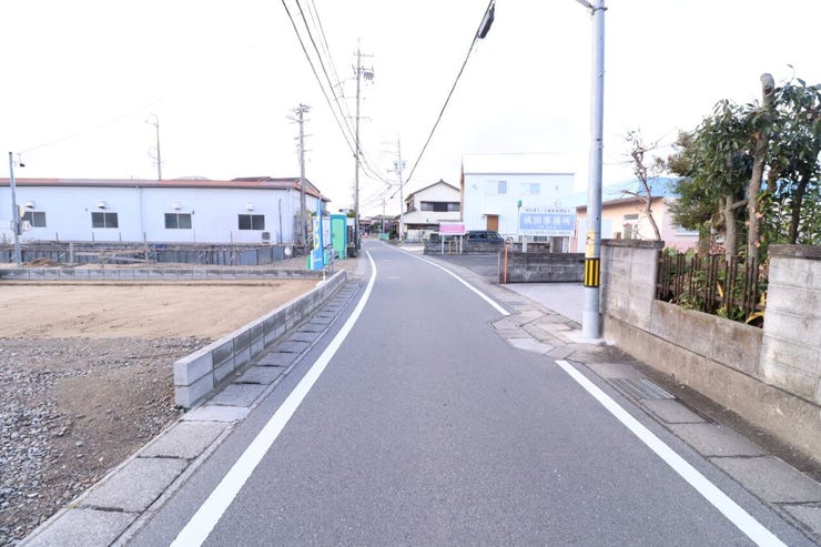 *北東側前面道路*