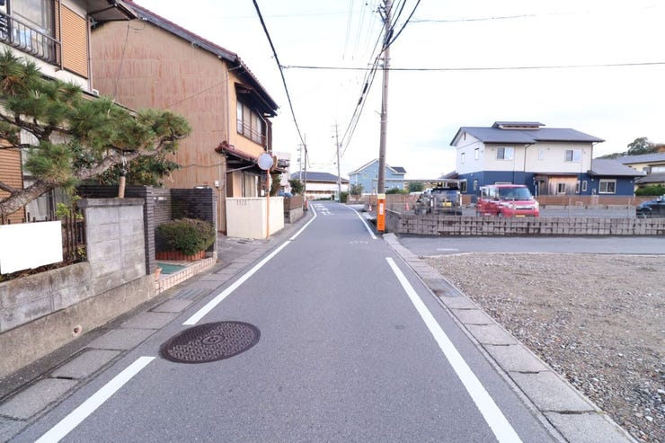 *北東側前面道路*