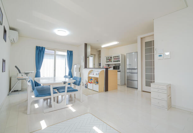 【リビング】
洗練された室内です。明るく爽やかな雰囲気です。