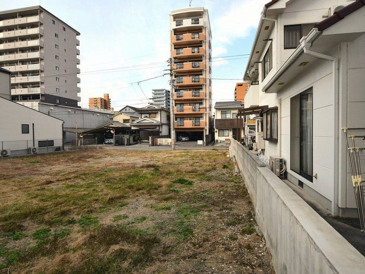 敷地内を北東側より撮影