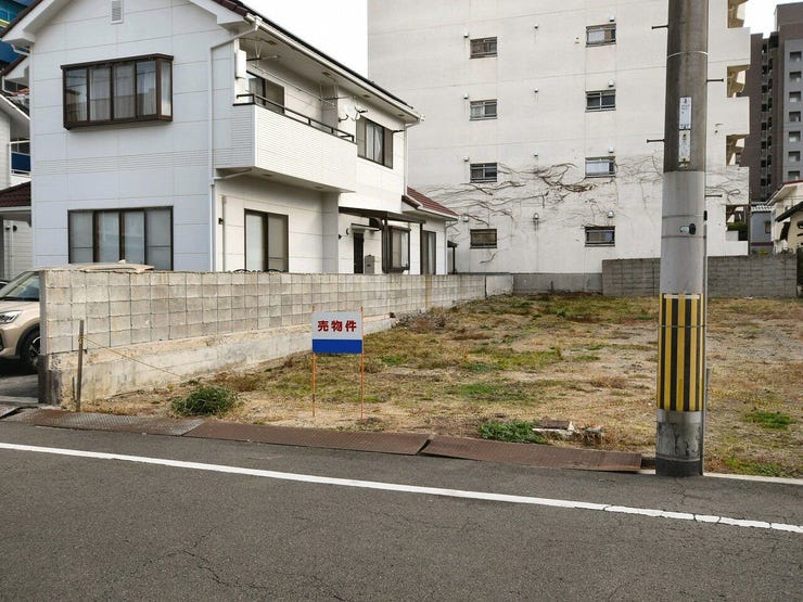 外観を南西側より撮影