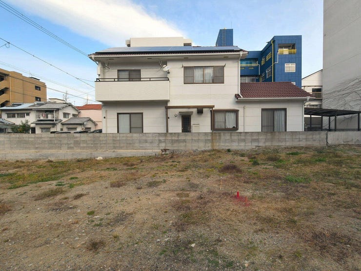 外観を南側より撮影