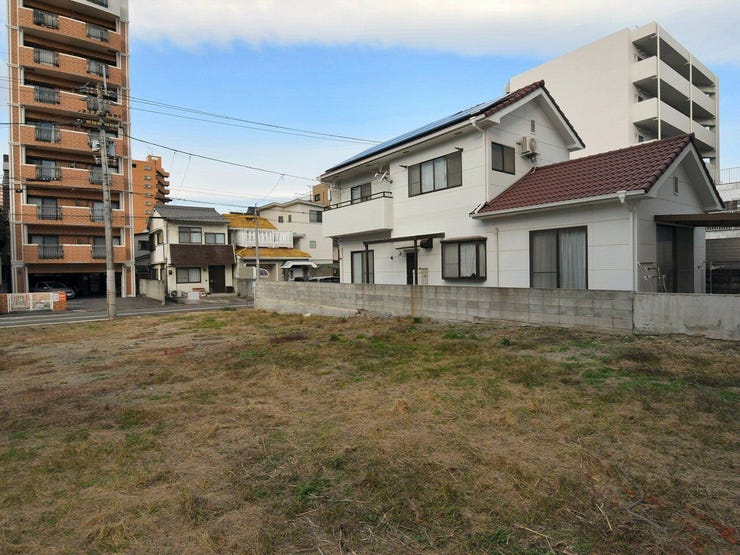 外観を南東側より撮影