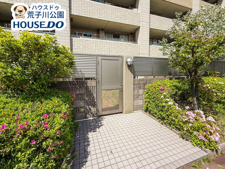 駐車場から直接専用庭に入れます。