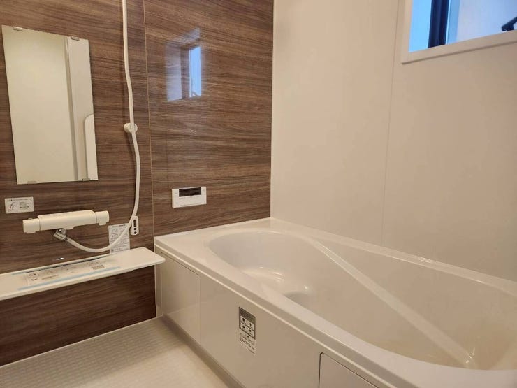 広々とした浴槽で、毎日の疲れもよくとれます。