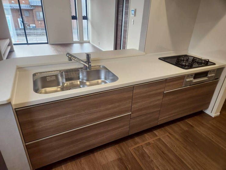 家族の様子を見ながら安心してお料理ができます。