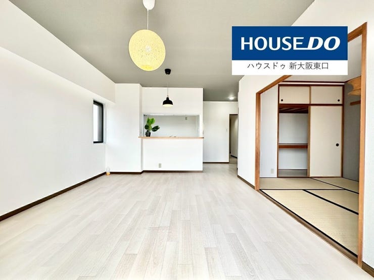 白を基調とした美しいリフォーム。
天井にはアクセントクロス