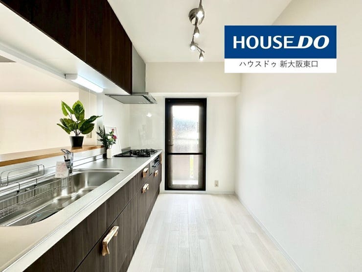 キッチンスペースはゆったり。
こちらからもバルコニーに出ることができます。