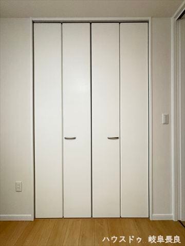 ≪6.1帖北西洋室≫
部屋ごとに設けた収納は住みやすさへのこだわり。