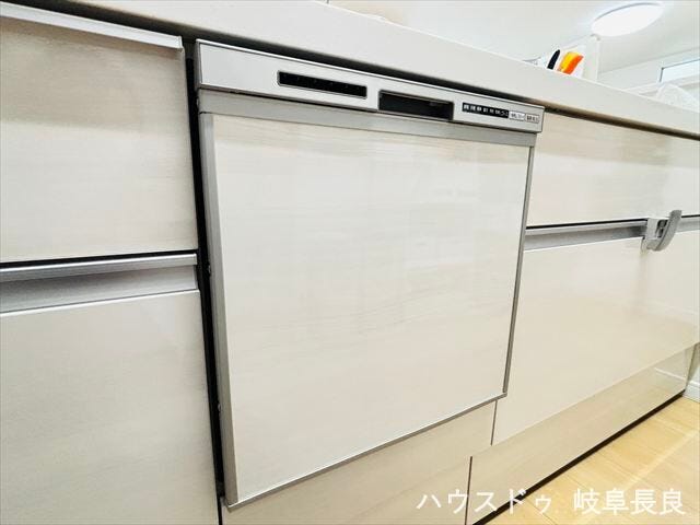 ≪食器洗浄乾燥機≫
出勤前のバタバタ時や疲れている時には特に食器洗浄乾燥機のありがたみが身に沁みますね♪