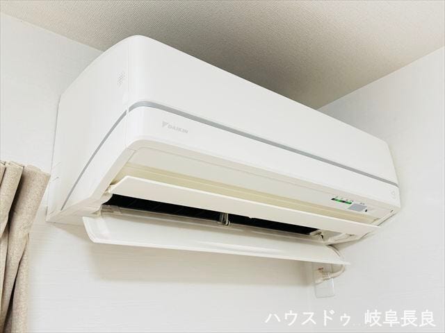 ≪エアコン≫
エアコンを設置済みです。初期費用を抑えられ、暑い季節もすぐに快適にお過ごしいただけます。暮らしやすい環境が整った物件です。