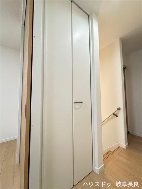 ≪2F廊下≫
あると嬉しい廊下収納は掃除用品を入れたり、各部屋に収まりきらないものを収納したりと重宝します♪