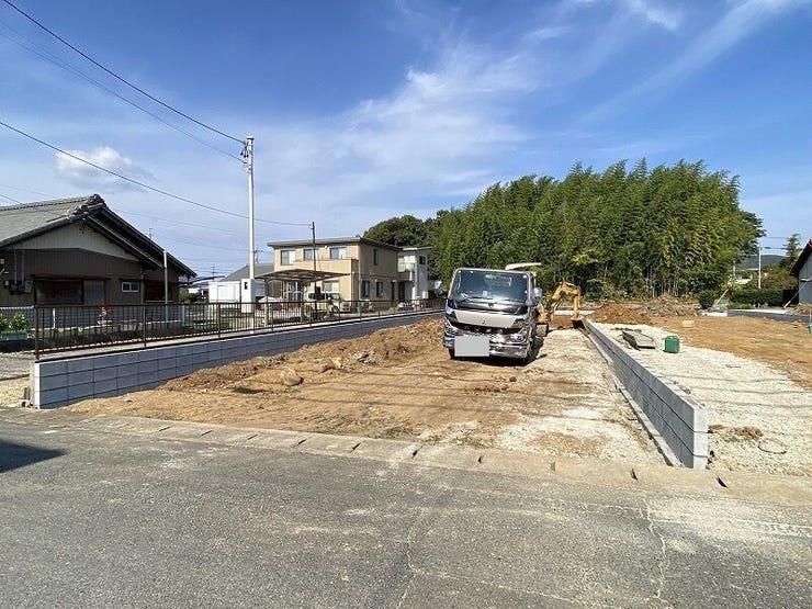 完成前の物件に限り、カラー選択やオプション工事 などのサービス特典が受けられる場合がございます。詳しくお知りになりたい方はお気軽にお問合せください。